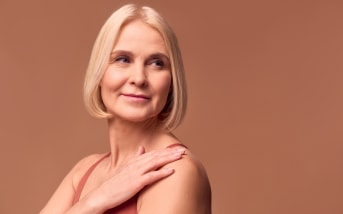 À quel âge la ménopause peut-elle survenir ?